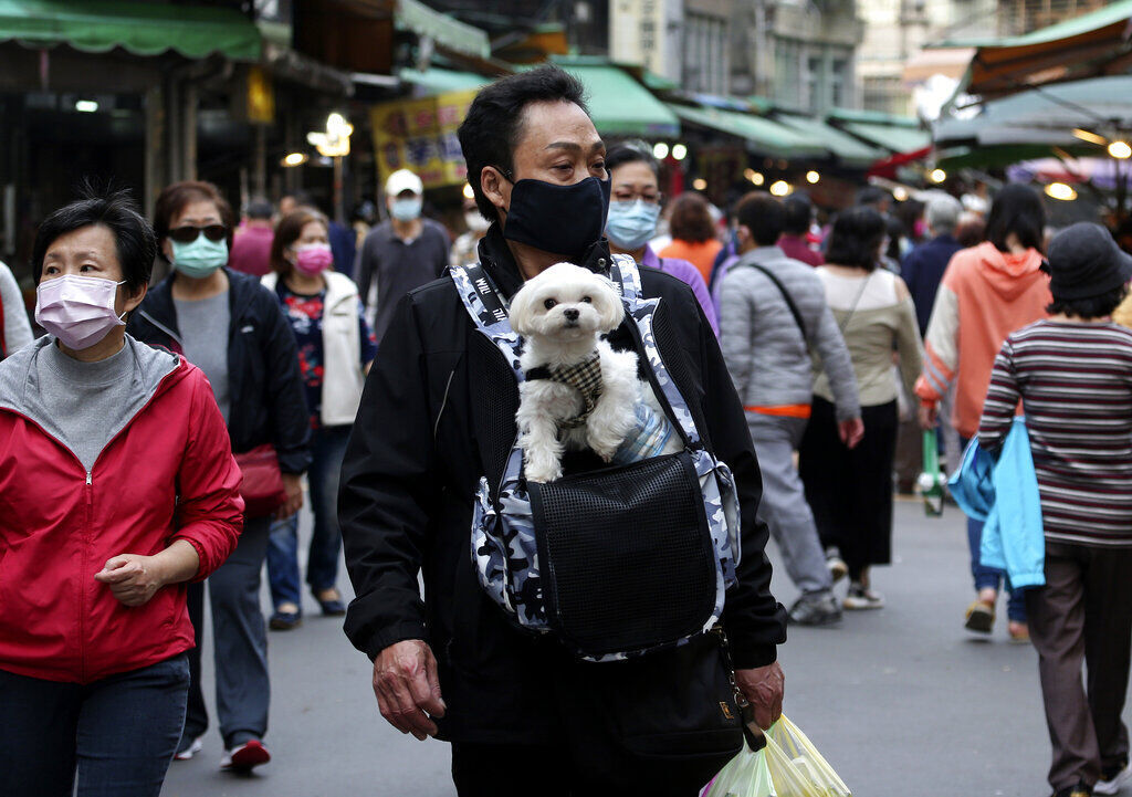 APTOPIX Virus Outbreak Taiwan Daily Life
